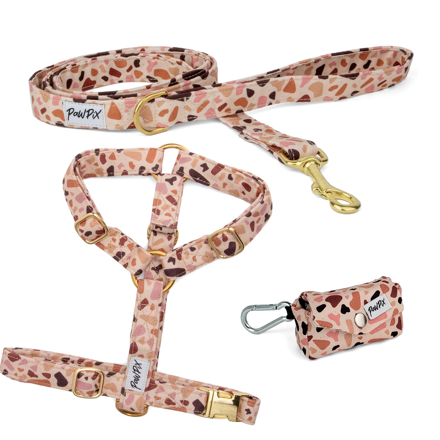Kit pour chien comprenant un harnais en Y, une laisse et une pochette sacs à crottes. Le tout au motif marbré terrazzo au ton marron/rose.