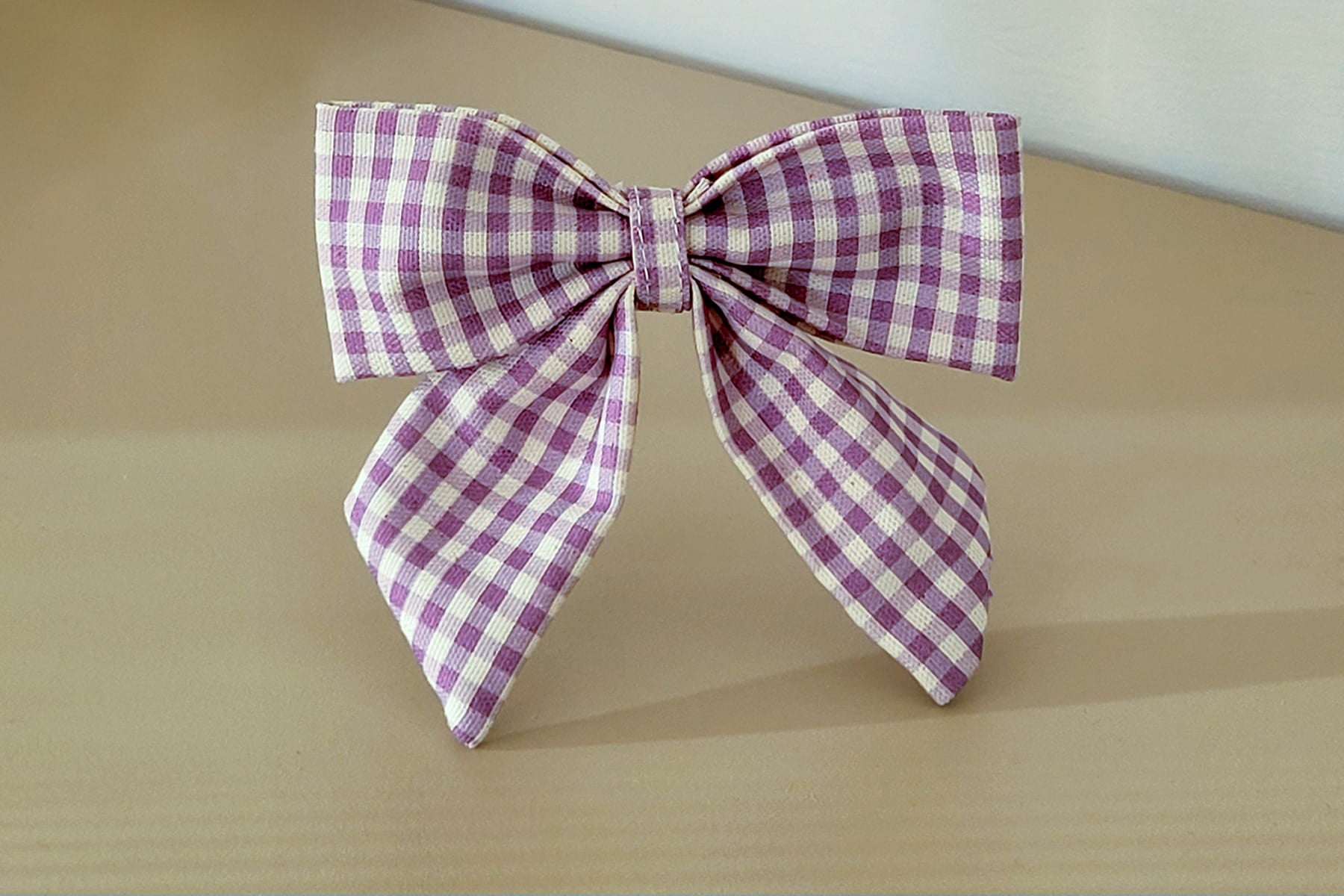 Nœud pour chien Cigalou de Pawpix et son motif vichy blanc et lavande