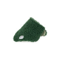 Vue 3/4 du bandana Tinsel en sherpa vert . Taille mini pour chien. Intérieur en tissu coton Oeko Tex