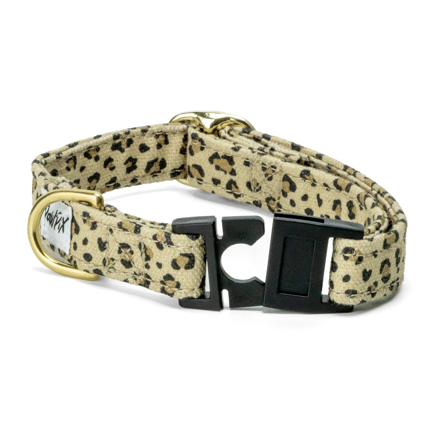 Gros plan sur la boucle anti-étranglement du collier pour chat Leopaw avec son motif leopard