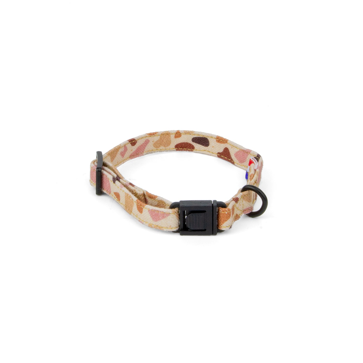 Collier pour chat Pawpino. Motif pailleté terrazzo rose et marron. Avec boucle anti-étranglement et boucle réglable