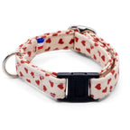 Collier pour chat My Valentine de Pawpix et sa boucle anti-étranglement. Le collier possède des boucles couleur argent