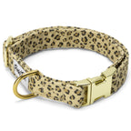 Collier pour chien Leopaw au motif léopard. Le collier à une boucle de reglage ainsi qu'un anneau en D.