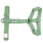 Harnais en Y pour chien Topo : Motif nature blanc sur fond vert. Les boucles du harnais chien sont couleur argent