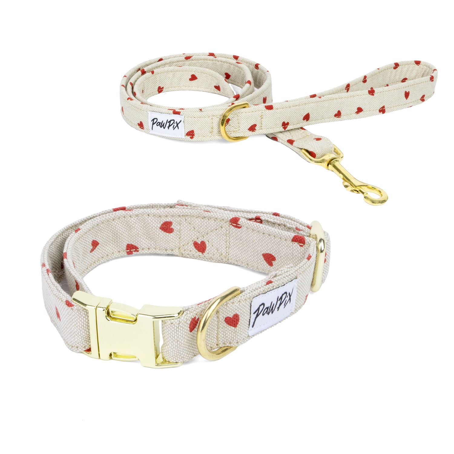 Kit de balade pour chien My Valentine. Le kit comprends une laisse et un collier au design My Valentine à savoir des cœurs rouges sur un fond beige clair. Les boucles sont de couleurs or clair.
