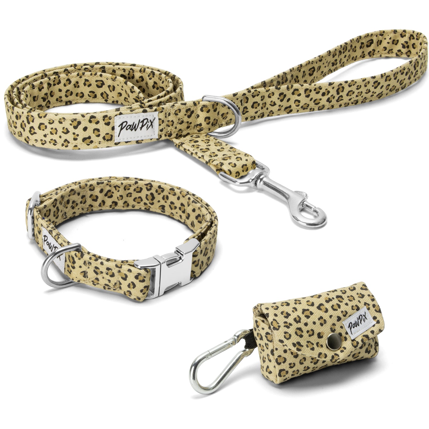Le kit collier pour chien Leopaw de Pawpix propose un collier réglable en tissu, une laisse 1m20 ainsi qu'une pochette sacs à crottes assorti au motif léopard avec des boucles argentés