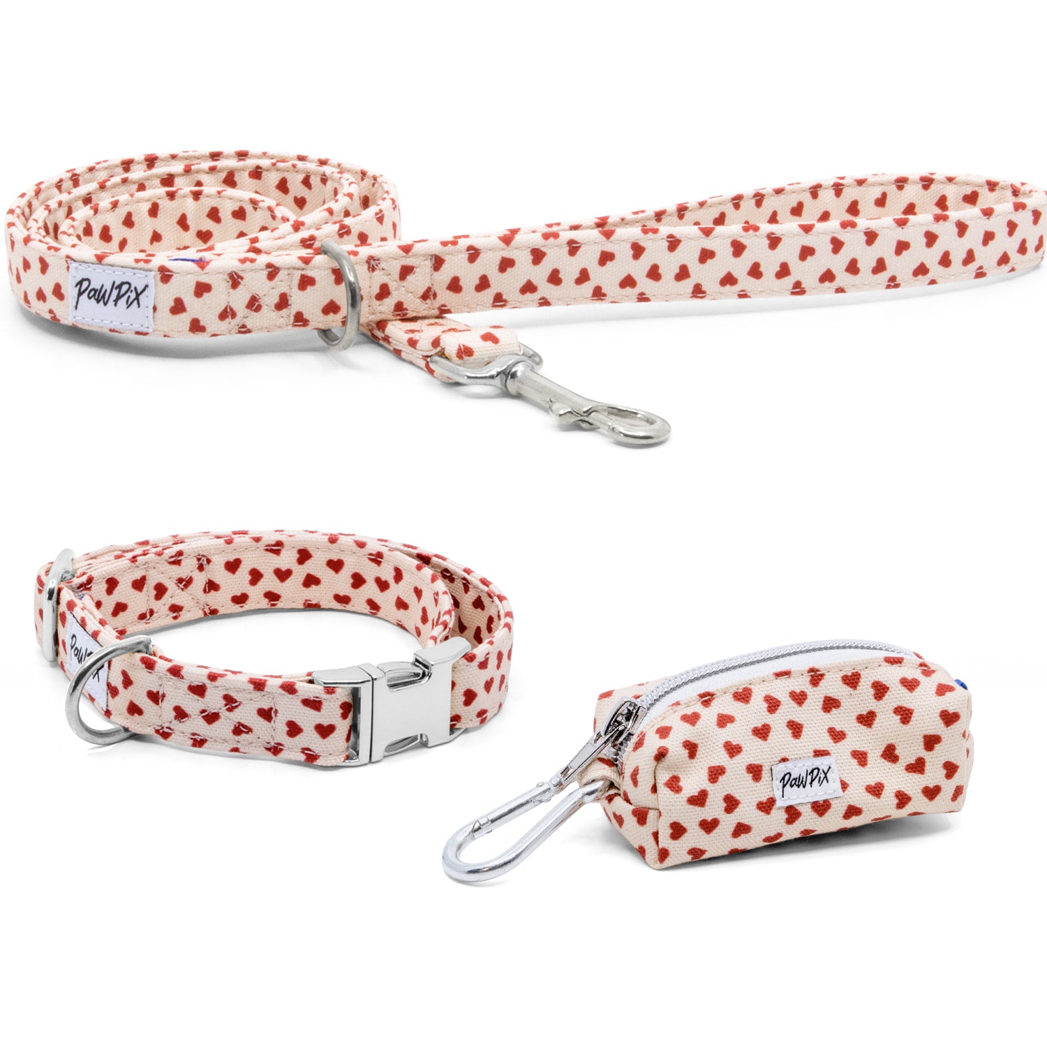 Kit collier pour chien My Valentine de Pawpix et son motif cœurs rouges sur fond beige. Le kit comprend une laisse, une pochette sacs à crottes et un collier pour chien avec des boucles couleur argent
