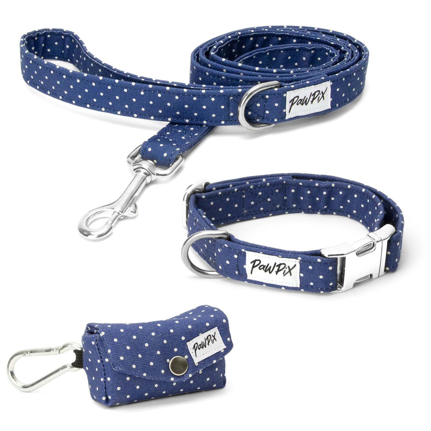 Kit collier Polaris de Pawpix. Le kit comprend une laisse, un collier et une pochette sac à crottes. Design bleu marine avec des poids blancs. Les boucles de serrage ainsi que clips et mousqueton sont argentés