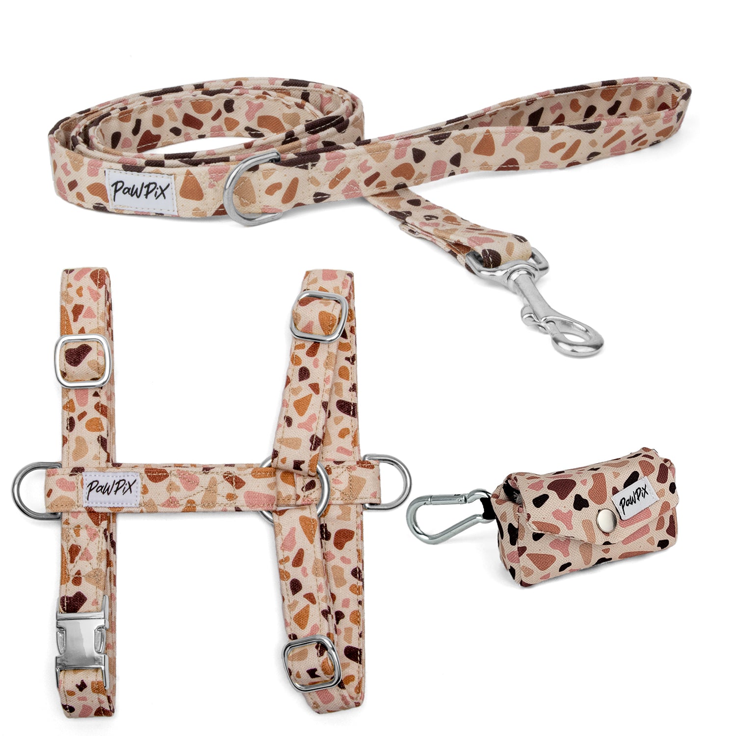 Kit pour chien comprenant un harnais en H, une laisse d'1m20 et une pochette sacs à crottes. Le tout au motif Pawpino, un motif marbré terrazzo au ton marron/rose. Le tout avec des boucles argentés
