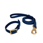 Kit de balade laisse et collier en Biothane Navy de PawPix. Couleur bleu navy. La boucle de réglage et le mousqueton sont en doré mat.
