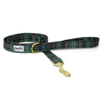 Laisse Nessie de Pawpix. Vue d'ensemble. Motif carreaux tartan écossais vert avec un mousqueton doré. 