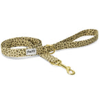 Laisse pour chien Leopaw avec son motif léopard. La laisse dispose d'un anneau en D pour fixer des accessoires pour chien. 