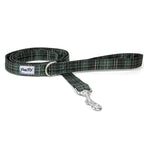 Laisse Nessie de Pawpix. Vue d'ensemble. Motif tartan écossais vert avec un mousqueton argentés