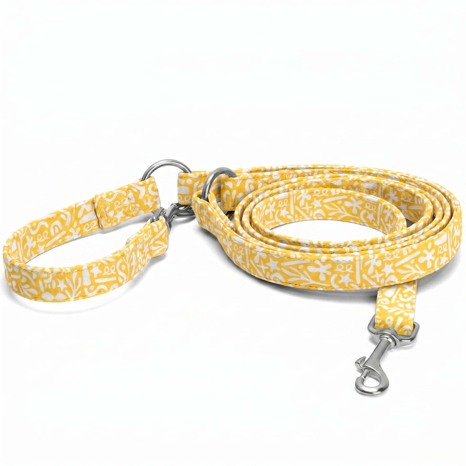 Vue d'ensemble de la laisse multipositions pour chien Seaside de Pawpix. Motif marin abstrait et estivale, et les boucles de la laisse sont couleur argent