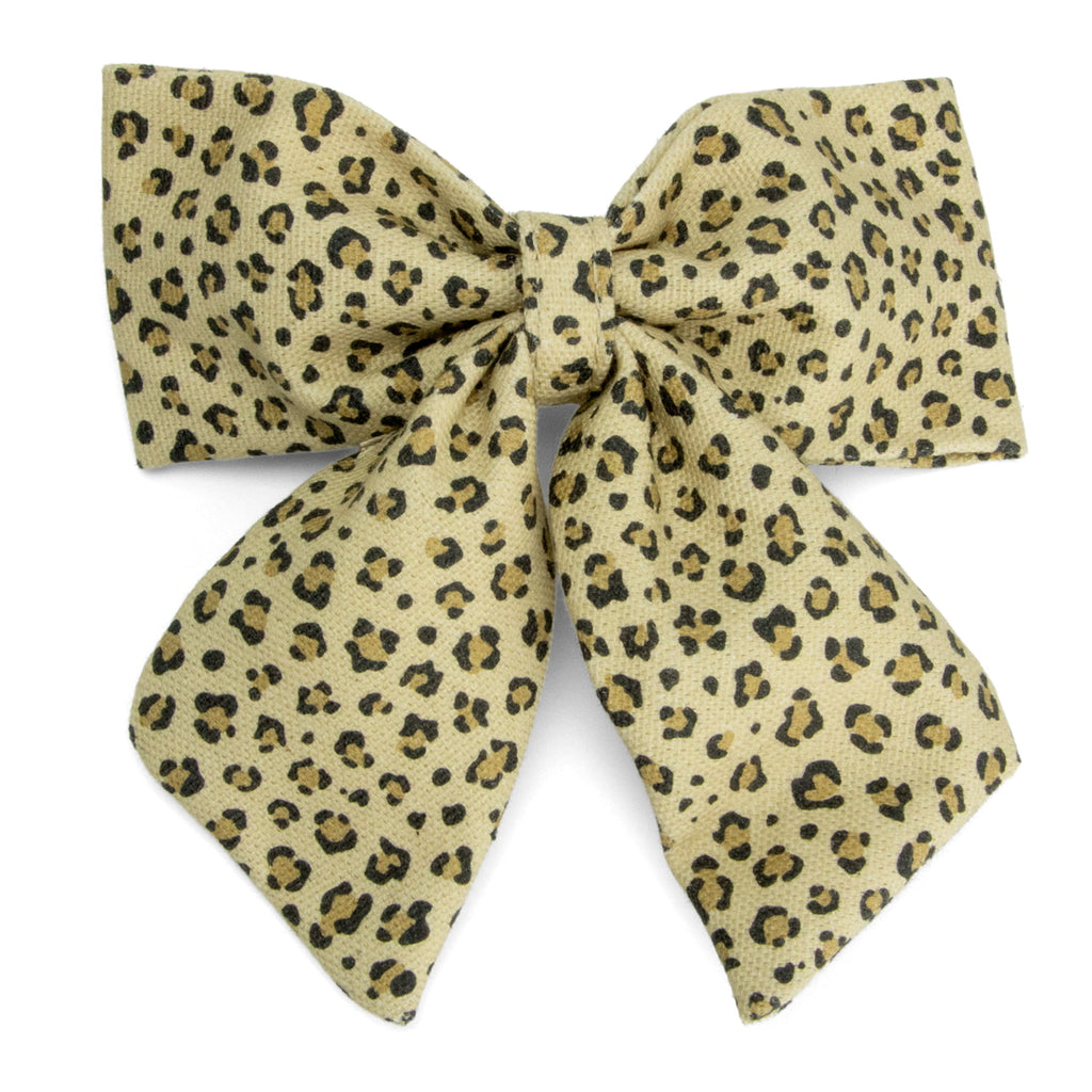 Nœud pour chien Leopaw et son motif leopard, facile à attacher à un collier pour chien. 