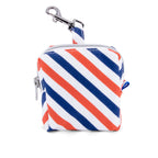 Vue d'ensemble de la mini sacoche Pawtriote et son motif tricolore bleu blanc rouge. Equipé d'un zip pour la fermeture et d'un mousqueton pour l'accroche 