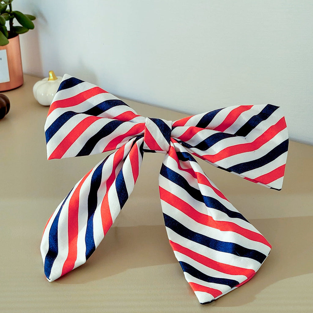 Nœud pour chien Pawtriote de Pawpix et son motif rayé bleu blanc rouge 