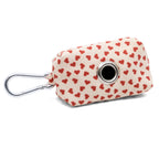 Vue arrière du distributeur pour sacs à crottes de Pawpix et son motif cœurs rouges sur fond beige