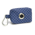 Pochette sac à crottes Polaris avec son fond bleu marine et ses pois blancs. Comprends un mousqueton pour pouvoir accrocher à la laisse