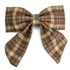 Nœud pour chien Scotty et son motif tartan marron et orange écossais, facile à attacher à un collier pour chien. 