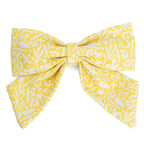 Nœud pour chien Seaside et son motif abstrait marin jaune solaire et blanc, facile à attacher à un collier pour chien. 